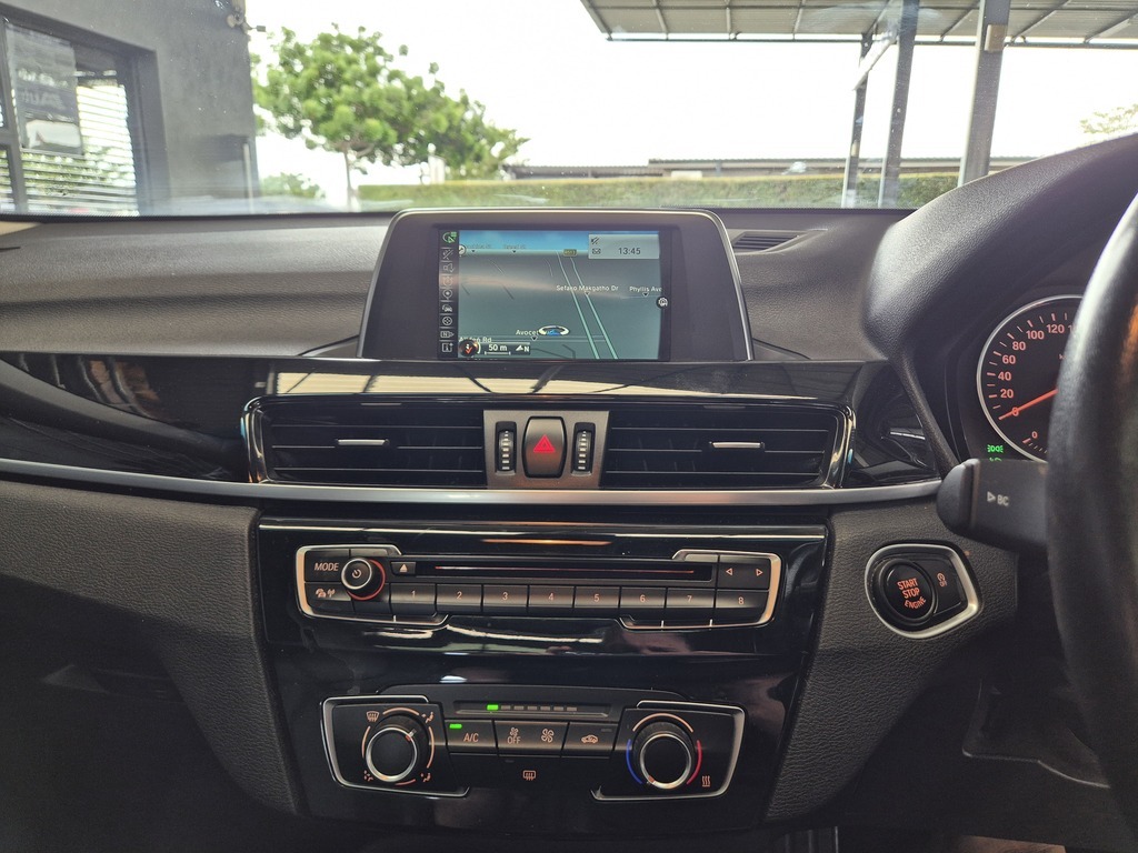 BMW X1 X1 sDRIVE20i  A/T (F48) - 14