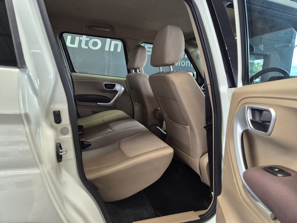 MAHINDRA TUV TUV300 1.5TD MHAWK (7 SEAT) - 7
