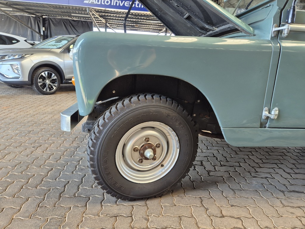 LAND ROVER 109 109in LWB 4 Cyl P/U S/C - 11