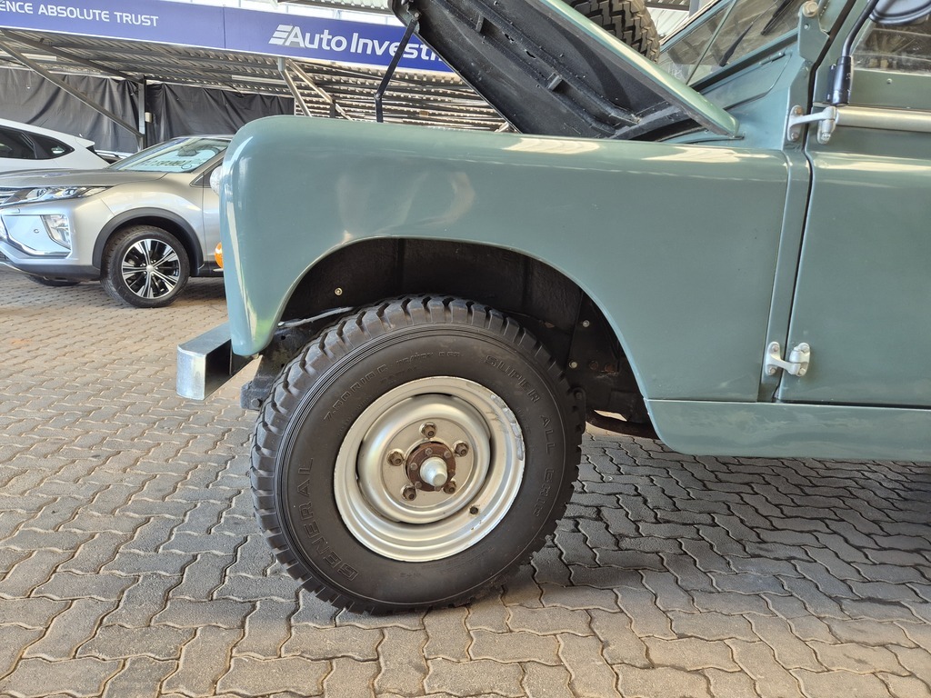 LAND ROVER 109 109in LWB 4 Cyl P/U S/C - 12