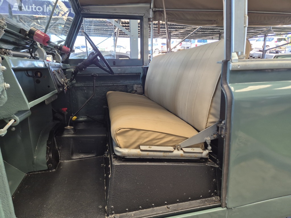 LAND ROVER 109 109in LWB 4 Cyl P/U S/C - 7