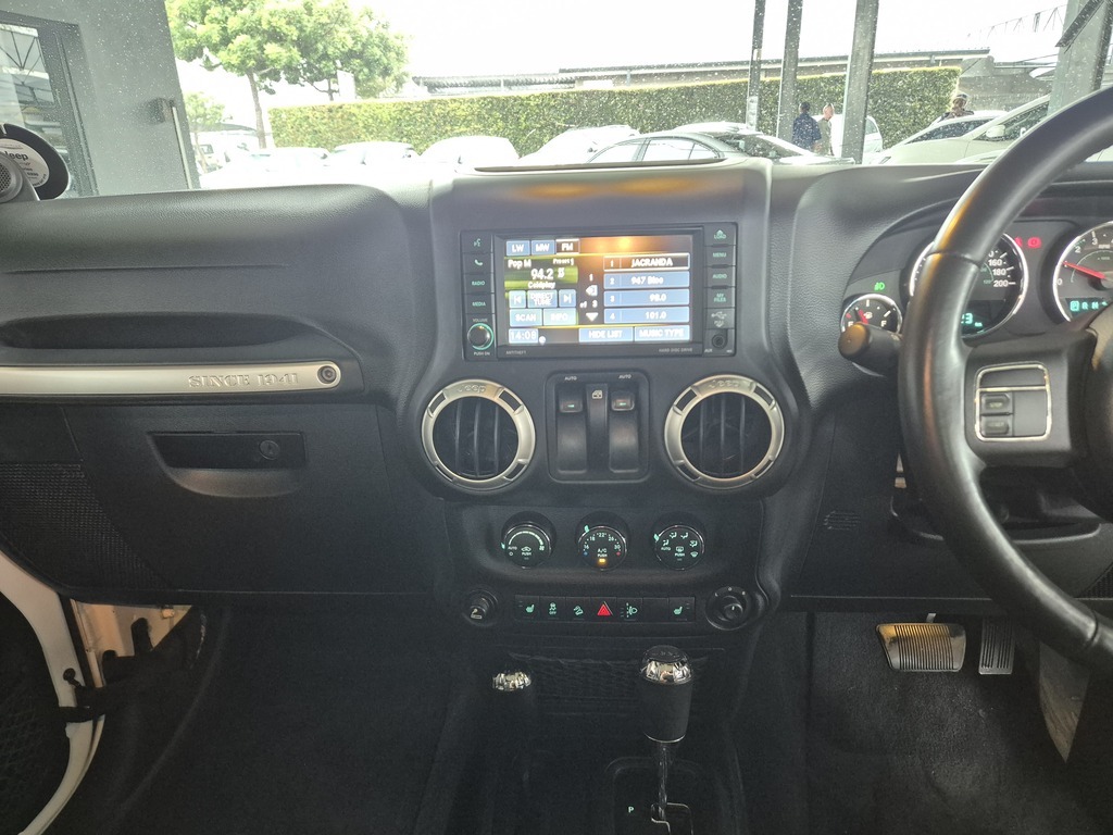 JEEP WRANGLER WRANGLER SAHARA 3.6L V6 A/T 2DR - 14