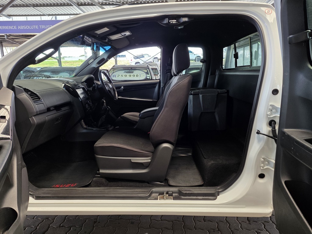 ISUZU D-MAX D-MAX 300 LX 4X4 E/CAB P/U - 8