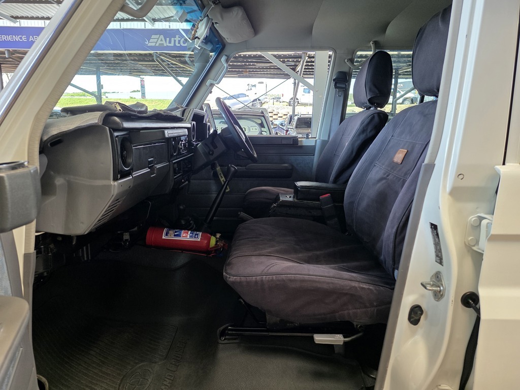 TOYOTA LAND CRUISER 70 LANDCRUISER 70 4.2D S/W - 11
