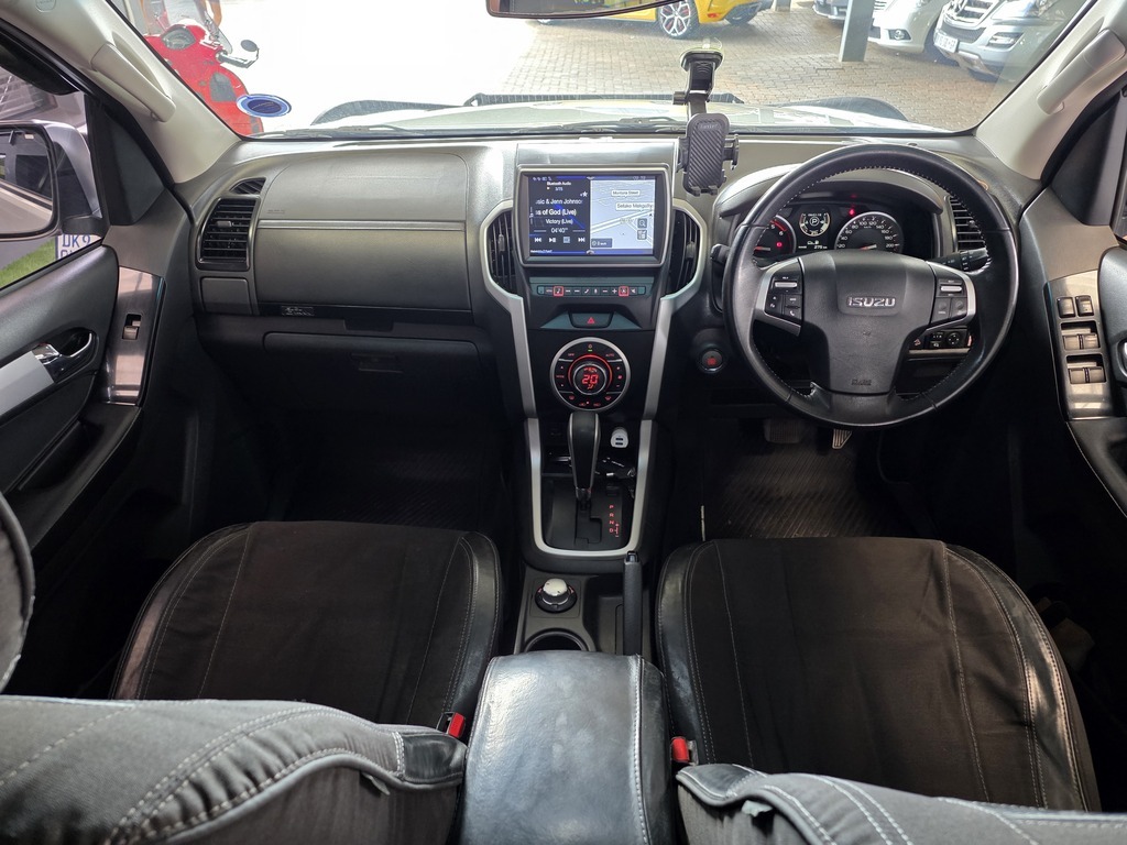ISUZU D-MAX D-MAX 300 LX 4X4 A/T D/C P/U