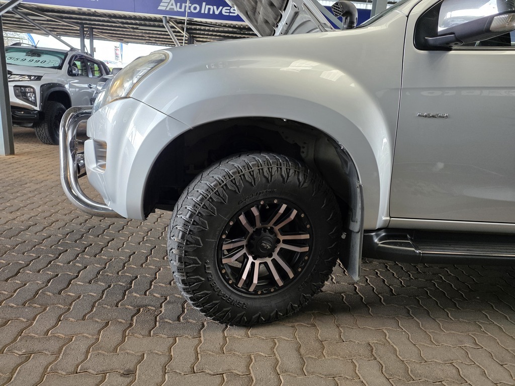 ISUZU KB KB 300 D-TEQ LX 4X4 P/U D/C - 17