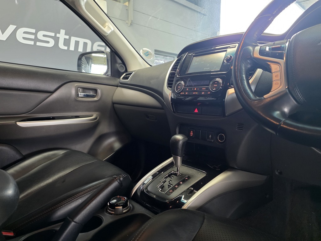 MITSUBISHI TRITON TRITON 2.4 Di-DC 4X4 A/T P/U D/C