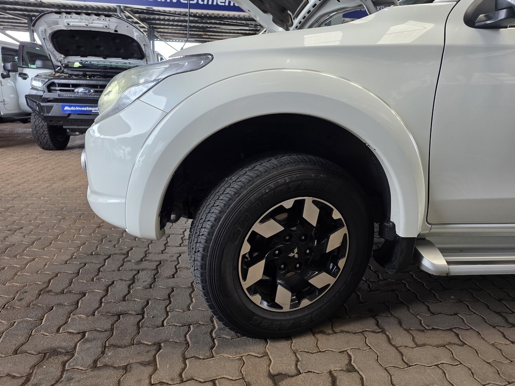 MITSUBISHI TRITON TRITON 2.4 Di-DC 4X4 A/T P/U D/C