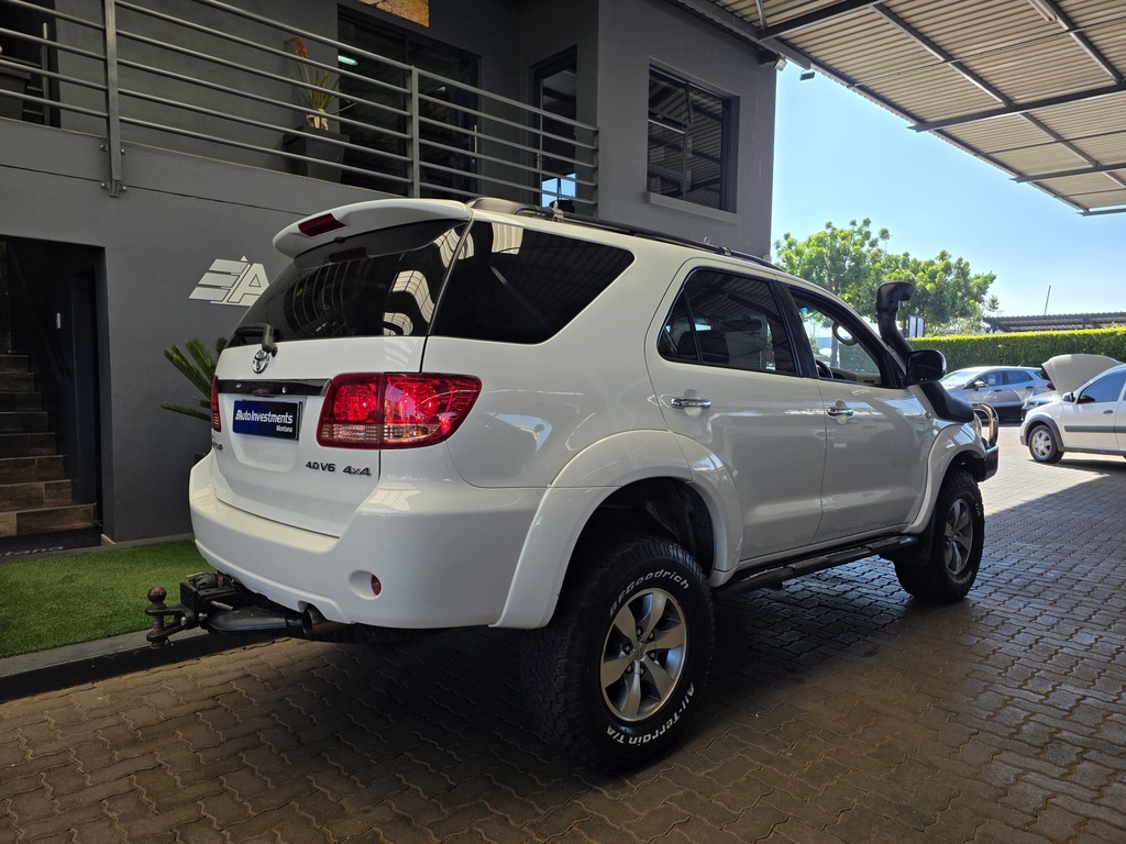 TOYOTA FORTUNER FORTUNER 4.0 V6 A/T 4X4 - 5