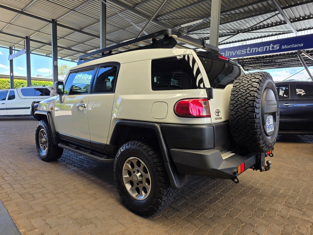 TOYOTA FJ CRUISER L/CRUISER FJ 4.0 V6 CRUISER - 4
