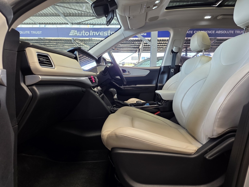 MAHINDRA XUV 700 XUV 700 2.0 AX7L A/T (7 SEATER) - 10