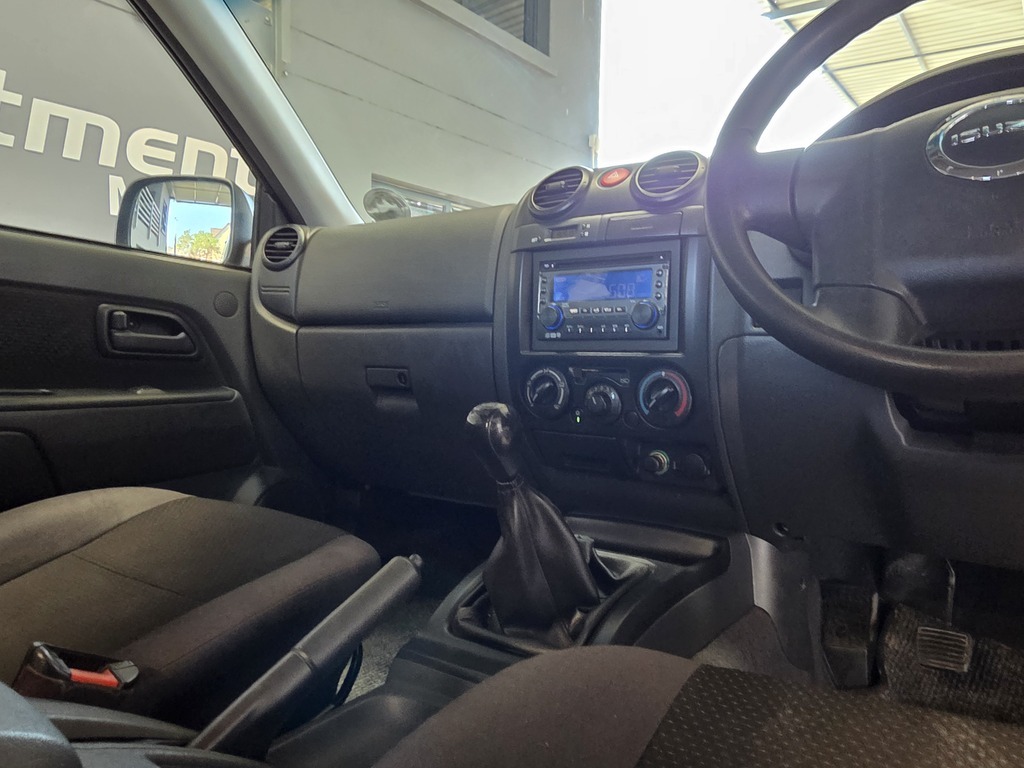 ISUZU KB KB250D-TEQ LE E/CAB P/U S/C - 14