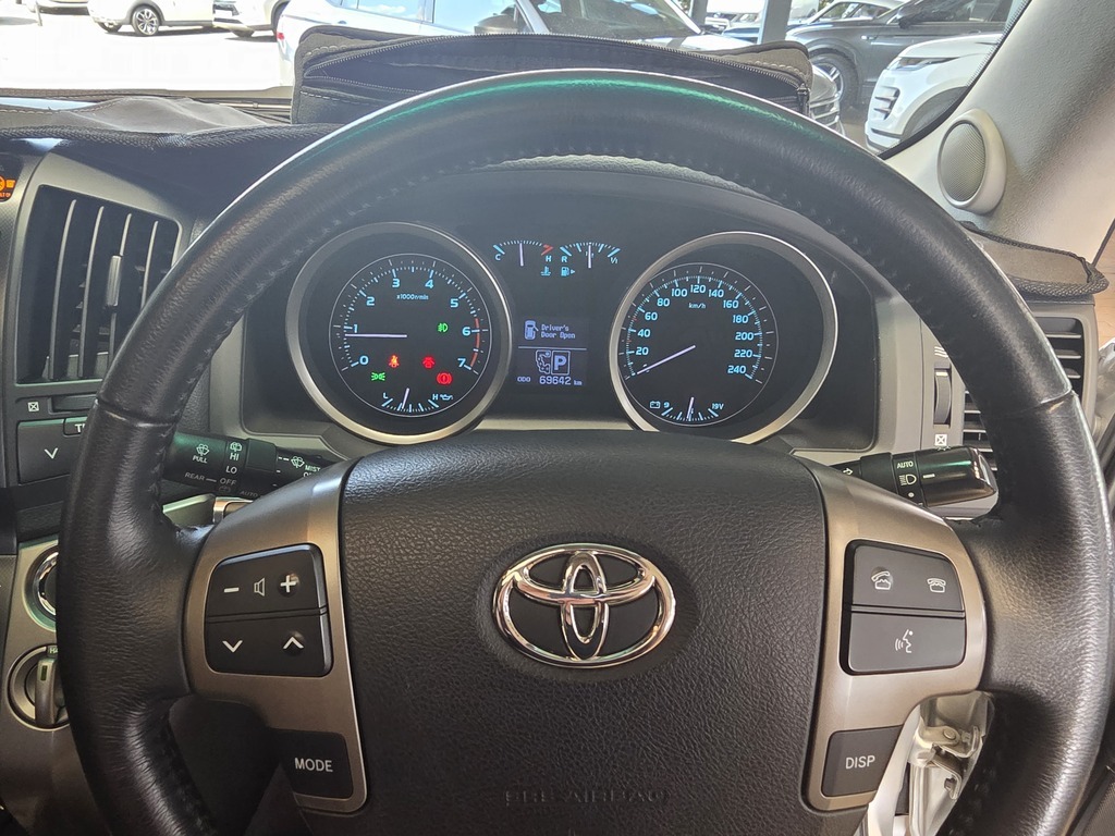 TOYOTA LAND CRUISER 200 LAND CRUISER 200 V8 VX A/T