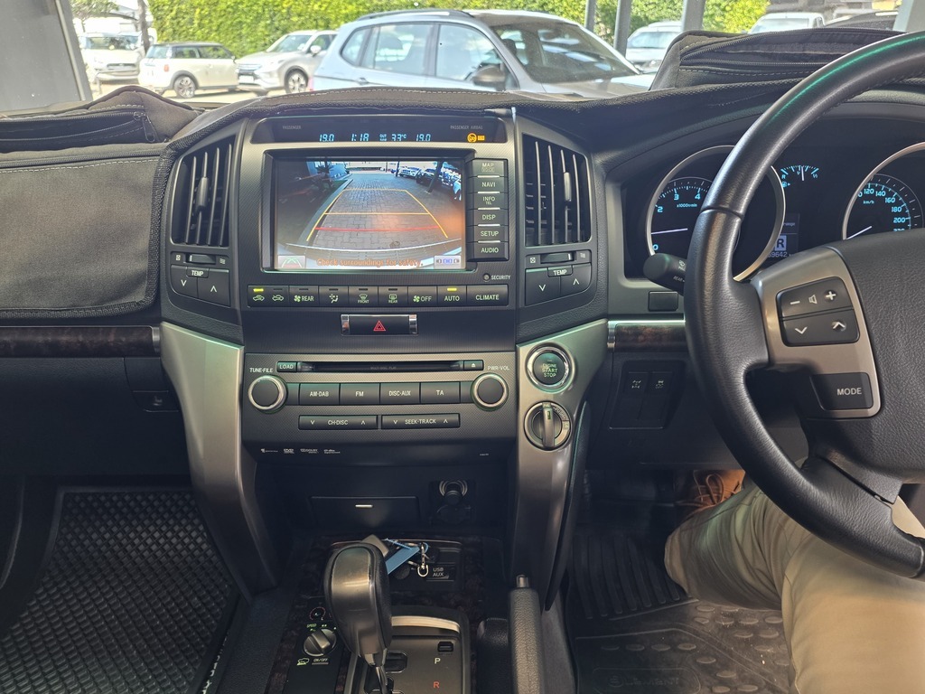 TOYOTA LAND CRUISER 200 LAND CRUISER 200 V8 VX A/T