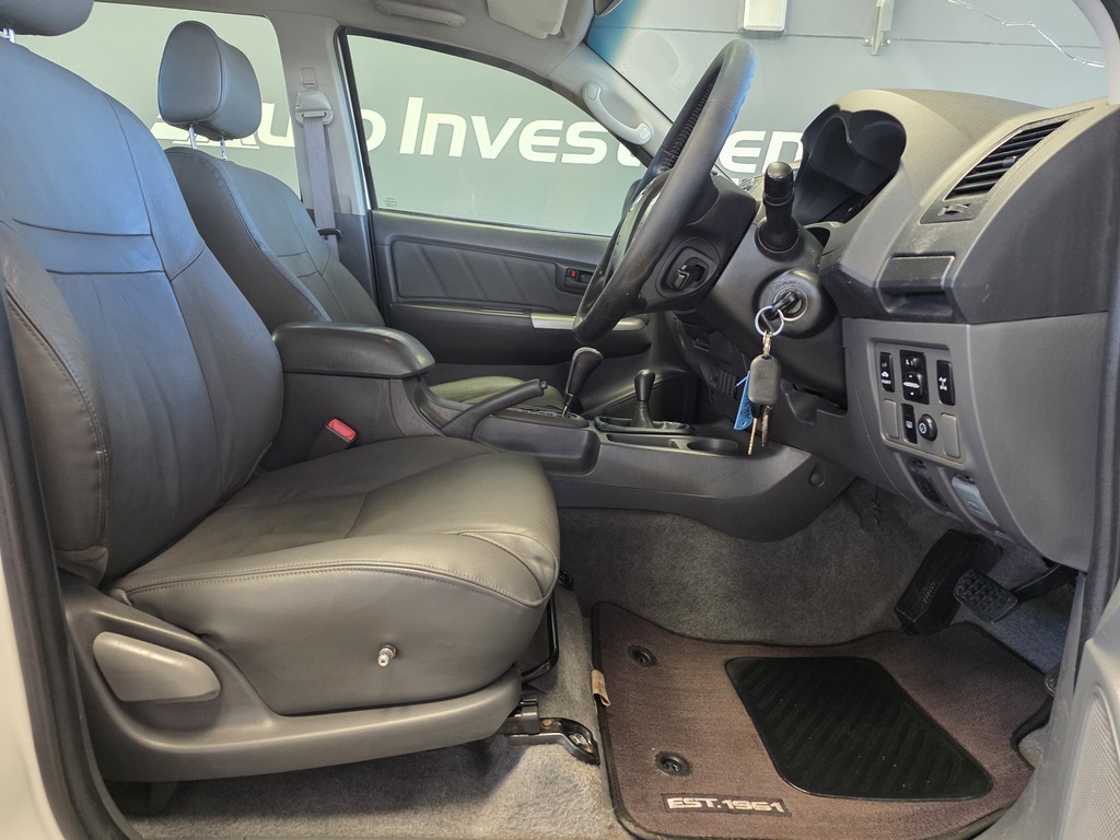 TOYOTA HILUX HILUX 3.0 D-4D HERITAGE 4X4 A/T P/U D/C - 12