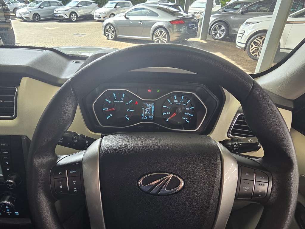 MAHINDRA SCORPIO SCORPIO 2.2 M HAWK 4X4 8 SEAT (S10)