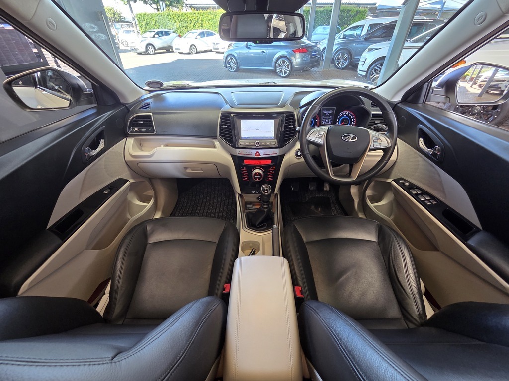 MAHINDRA XUV300 XUV300 1.5D (W8) - 10