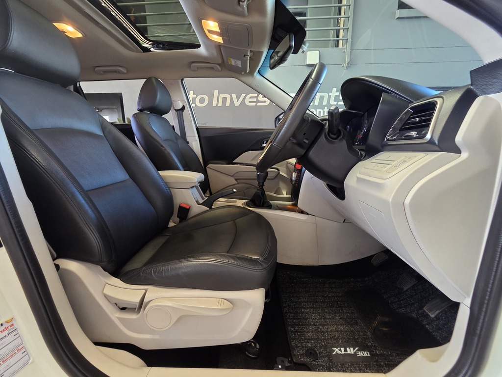 MAHINDRA XUV300 XUV300 1.5D (W8) - 12
