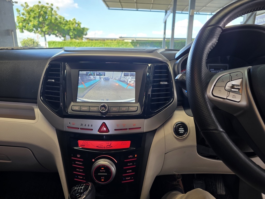 MAHINDRA XUV300 XUV300 1.5D (W8) - 15