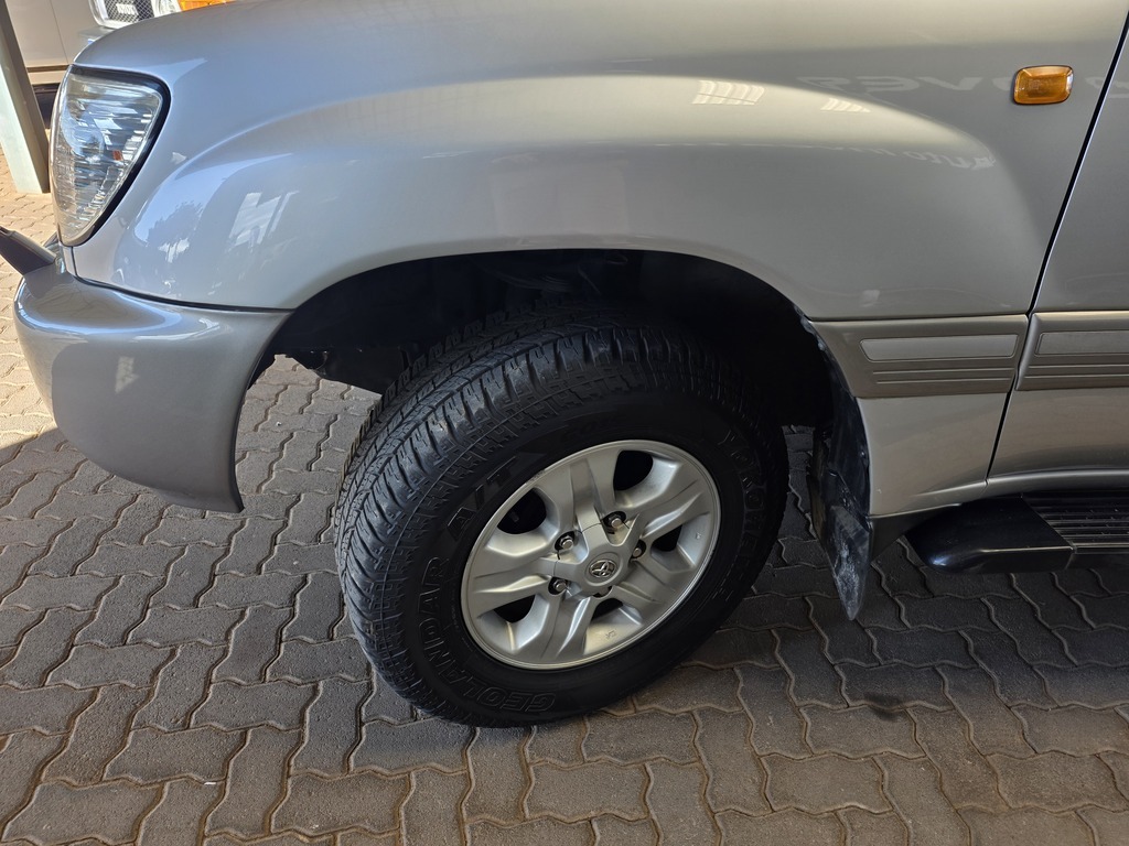 TOYOTA LAND CRUISER 100 LAND CRUISER 100 V8 A/T - 17