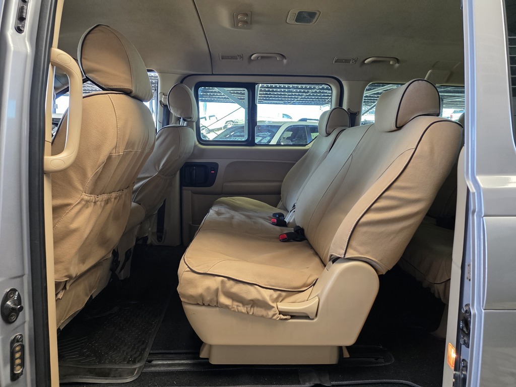 HYUNDAI H-1 H-1 2.5 CRDI (VGT) WAGON A/T - 8