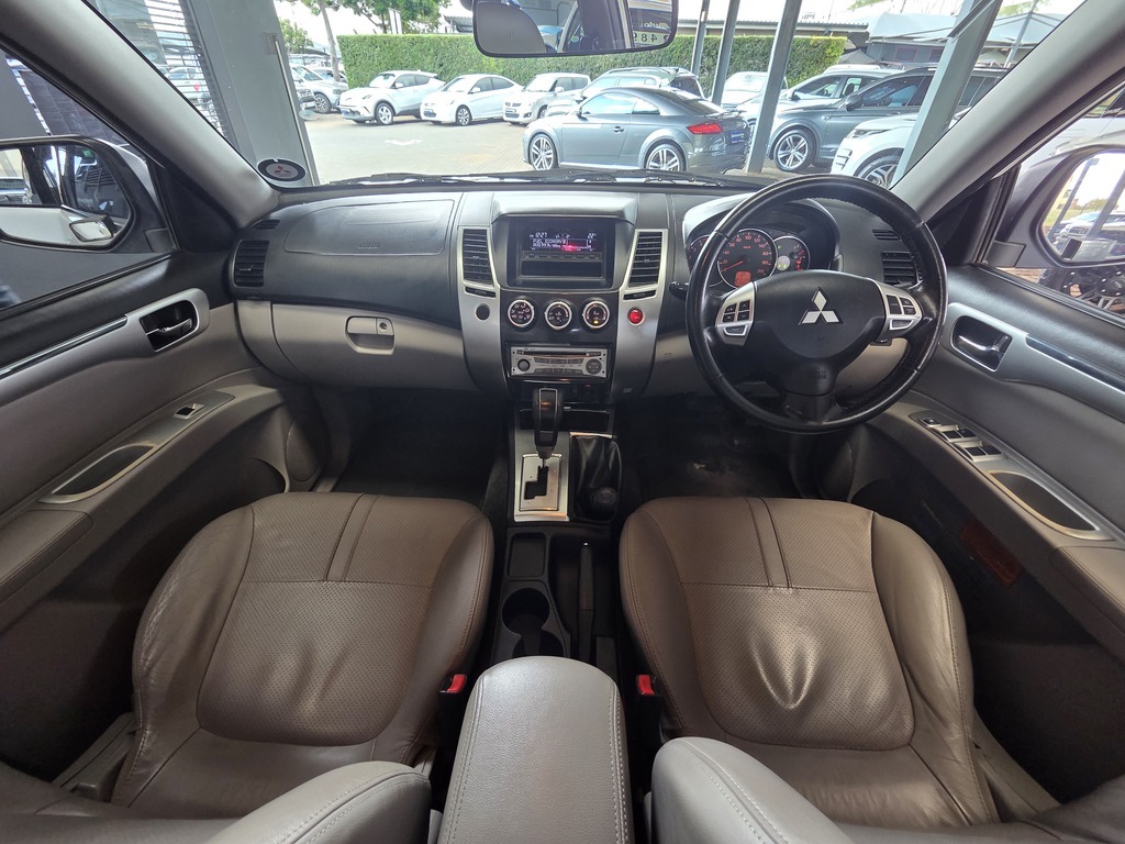 MITSUBISHI PAJERO PAJERO SPORT 3.2 Di-D GLS A/T