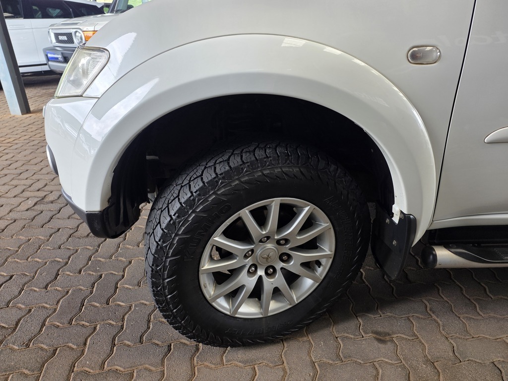 MITSUBISHI PAJERO PAJERO SPORT 3.2 Di-D GLS A/T
