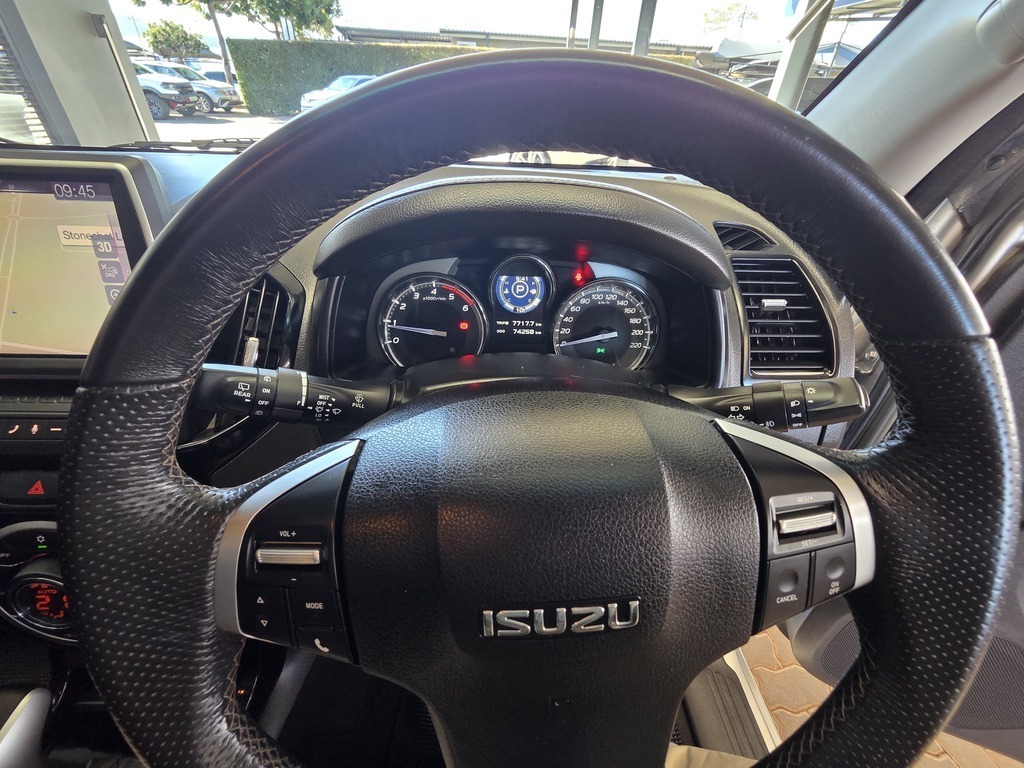 ISUZU MU-X MU-X 3.0D 4X4 A/T - 13