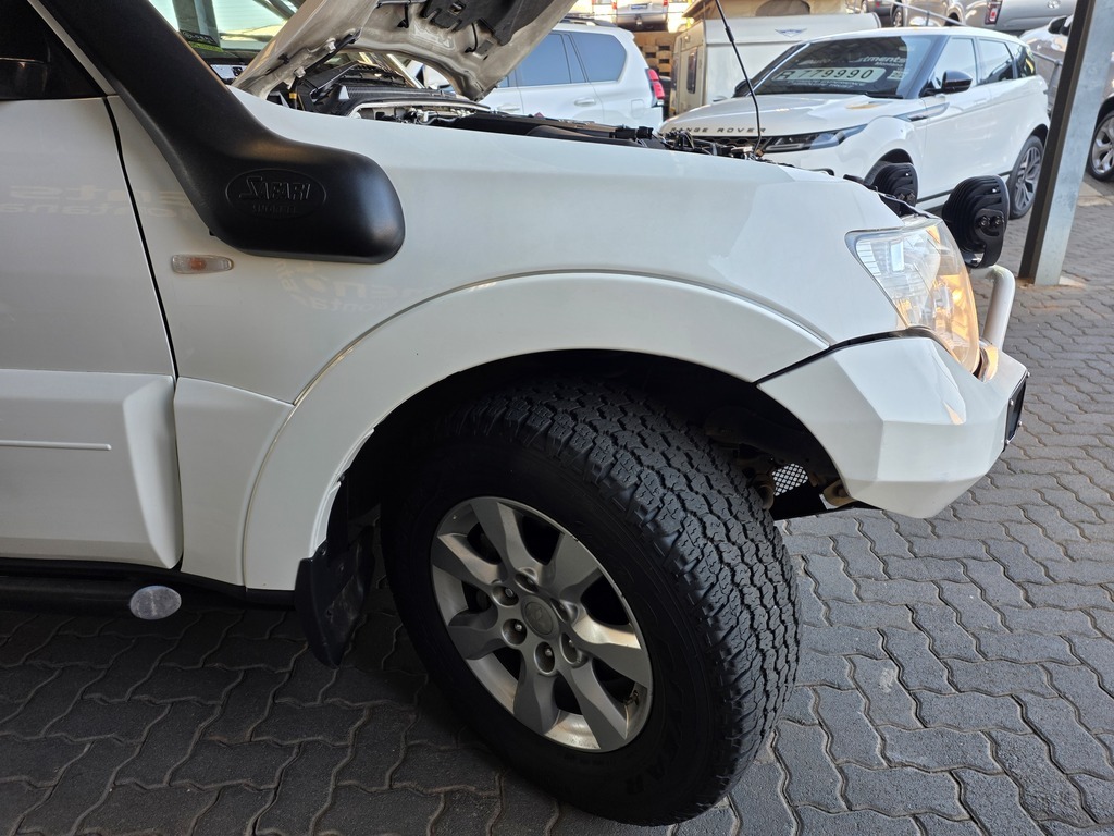 MITSUBISHI PAJERO PAJERO 3.2 Di - Dc GLX  A/T - 17