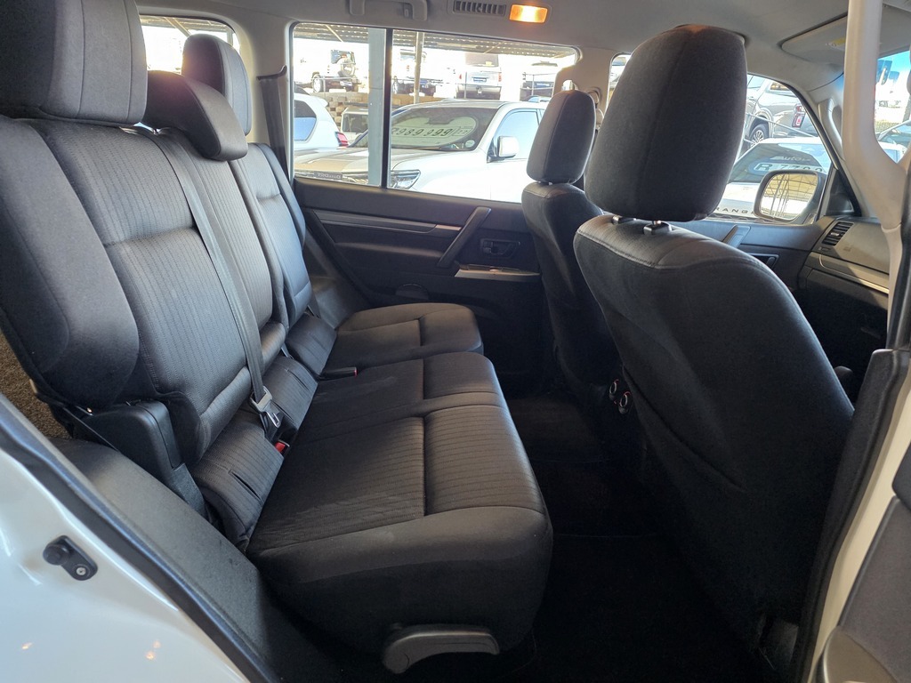 MITSUBISHI PAJERO PAJERO 3.2 Di - Dc GLX  A/T - 8