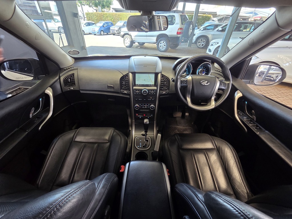 MAHINDRA XUV XUV 500 2.2D MHAWK A/T (W8) 7 SEAT