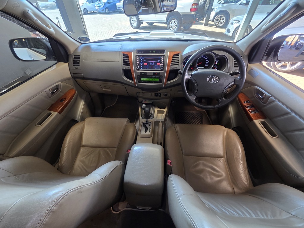TOYOTA FORTUNER FORTUNER 3.0D-4D 4X4 A/T - 10