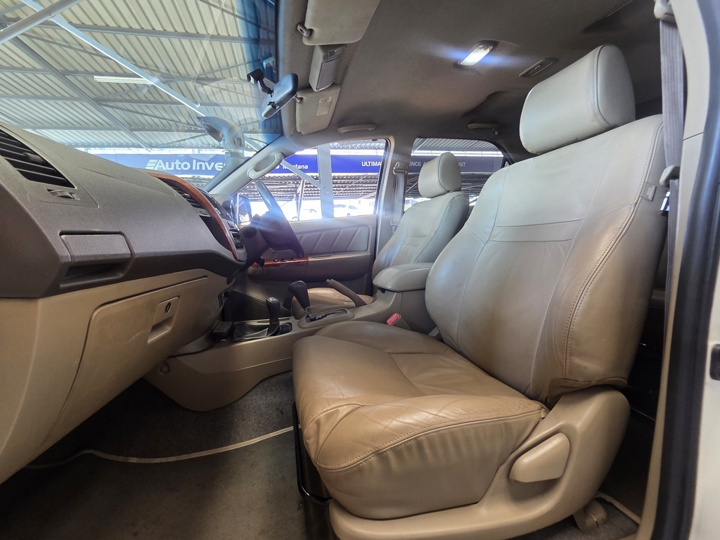 TOYOTA FORTUNER FORTUNER 3.0D-4D 4X4 A/T - 11