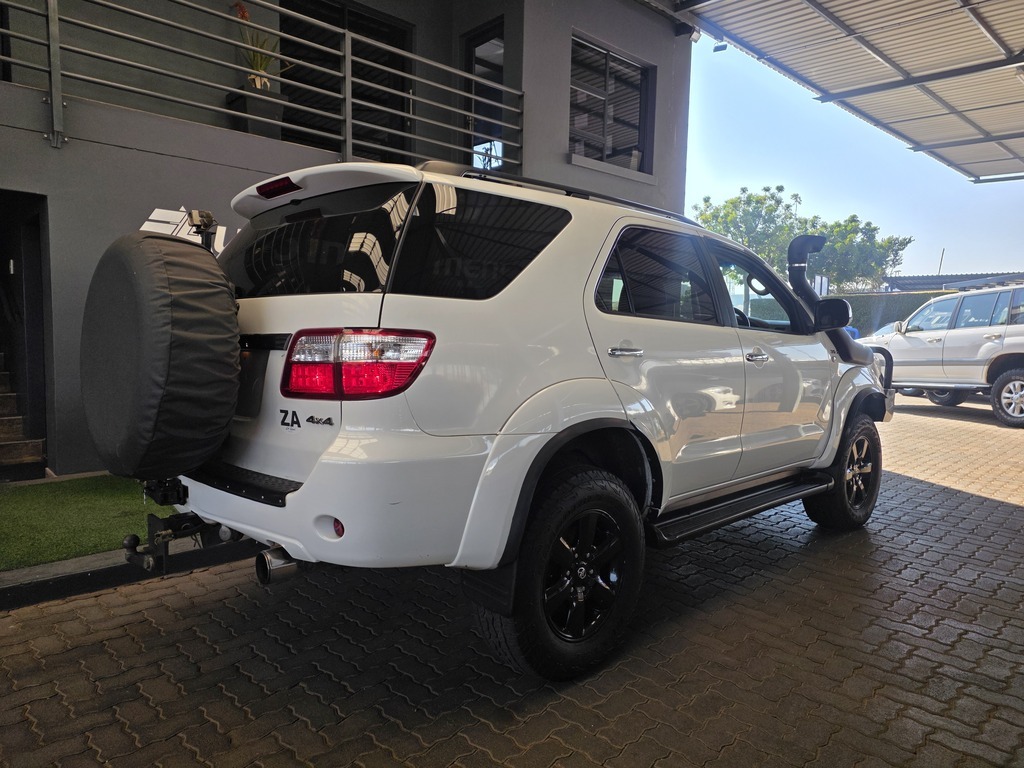TOYOTA FORTUNER FORTUNER 3.0D-4D 4X4 A/T - 5