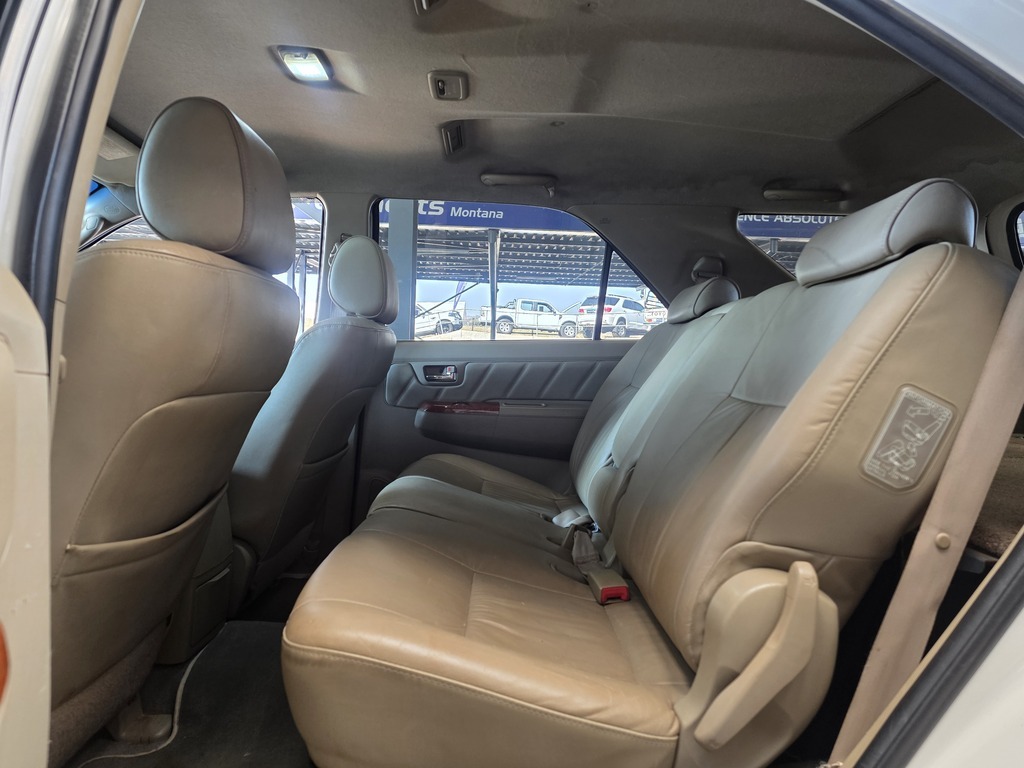 TOYOTA FORTUNER FORTUNER 3.0D-4D 4X4 A/T - 8