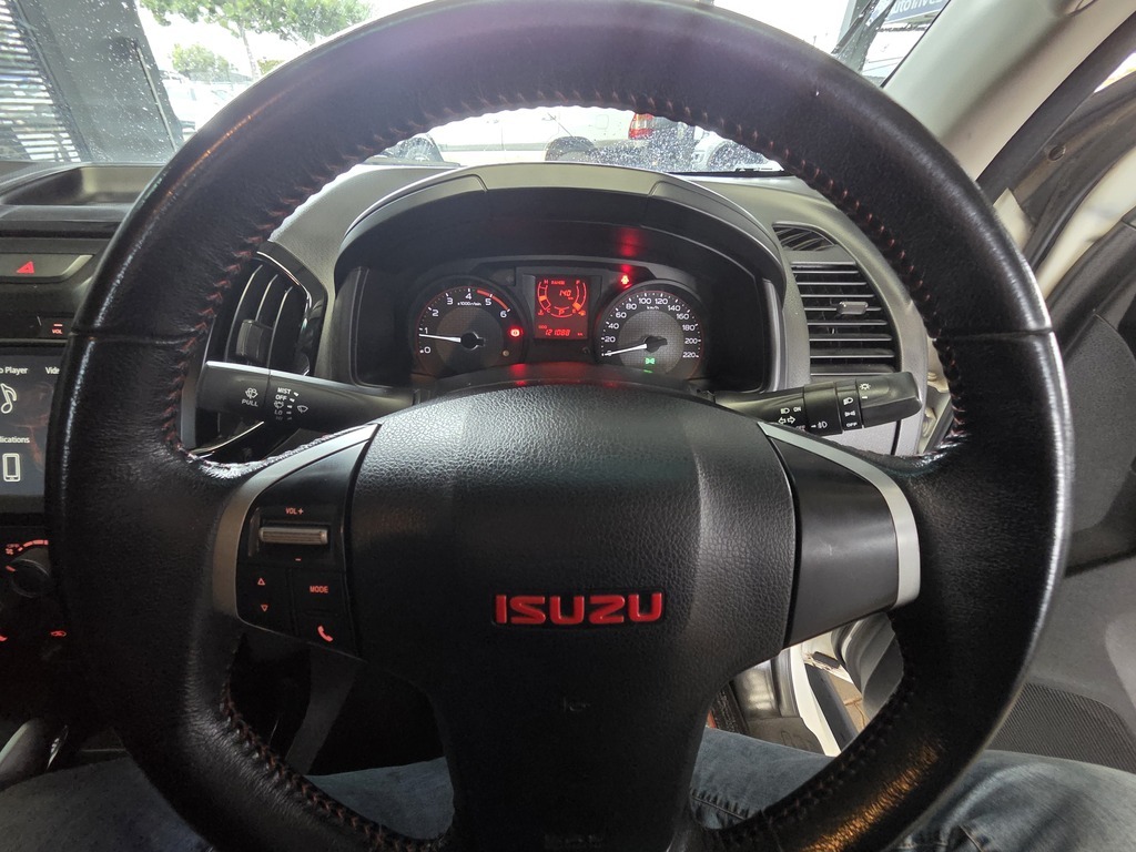 ISUZU D-MAX D-MAX 300 X-RIDER A/T D/C P/U - 13