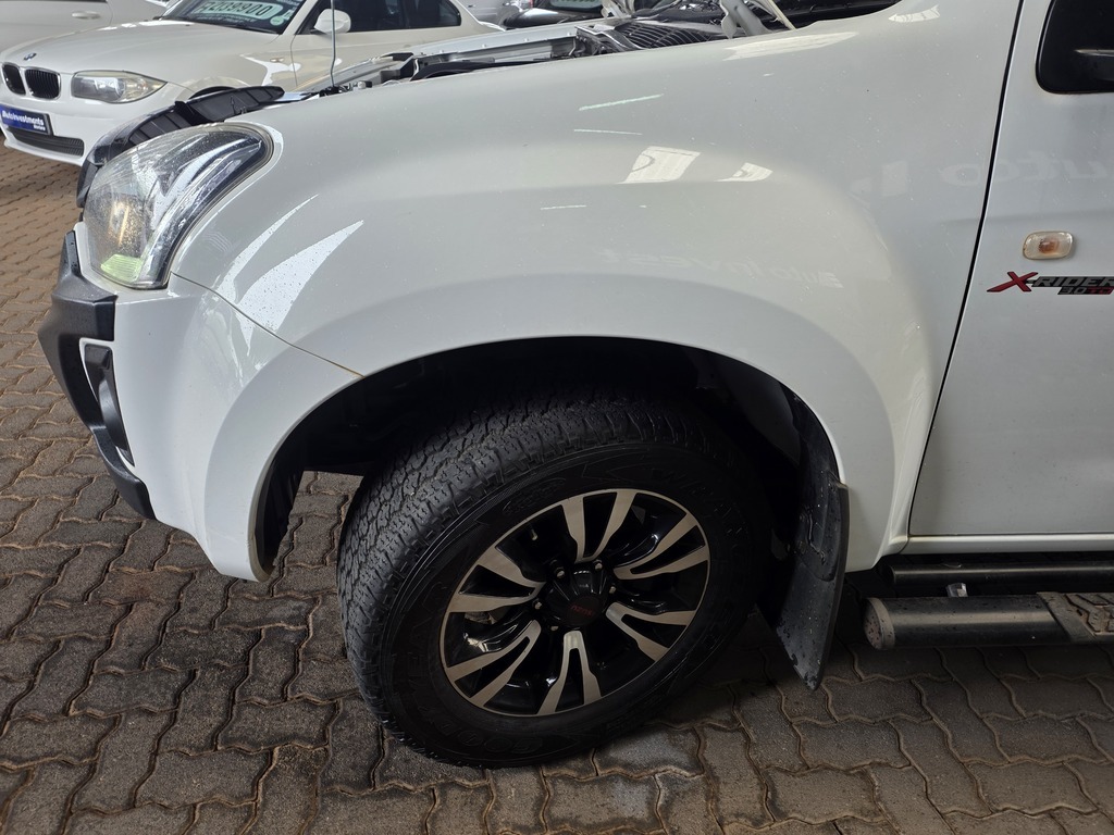 ISUZU D-MAX D-MAX 300 X-RIDER A/T D/C P/U - 17