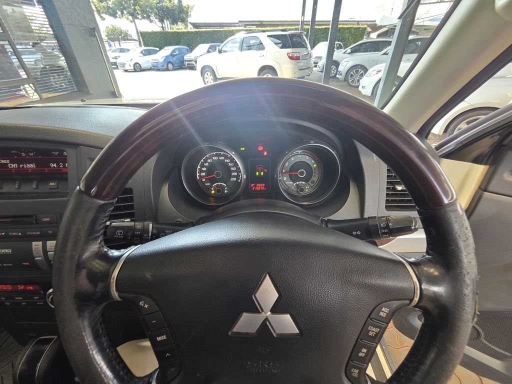 MITSUBISHI PAJERO PAJERO 3.2 Di - Dc GLS A/T - 12