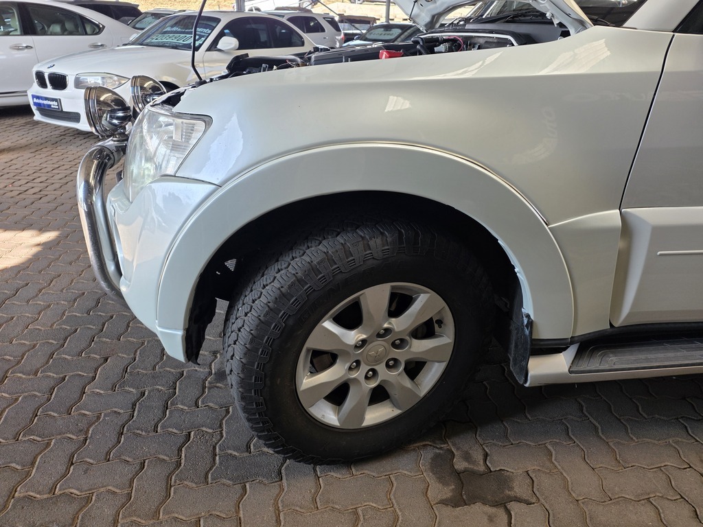 MITSUBISHI PAJERO PAJERO 3.2 Di - Dc GLS A/T - 16
