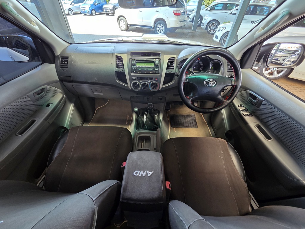 TOYOTA HI-LUX HILUX 3.0 D-4D RAIDER 4X4 P/U D/C - 10