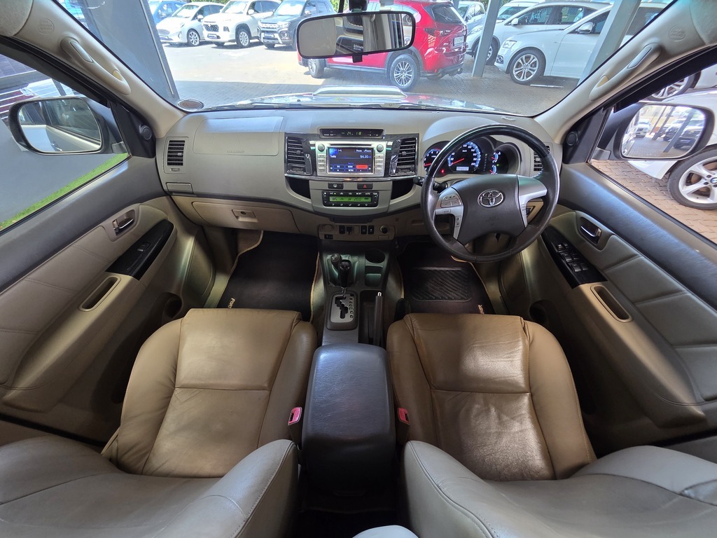 TOYOTA FORTUNER FORTUNER 3.0D-4D 4X4 A/T - 10