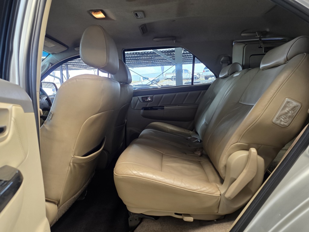 TOYOTA FORTUNER FORTUNER 3.0D-4D 4X4 A/T - 8