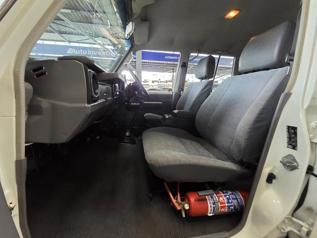 TOYOTA LANDCRUISER LANDCRUISER 76 4.2D S/W - 11