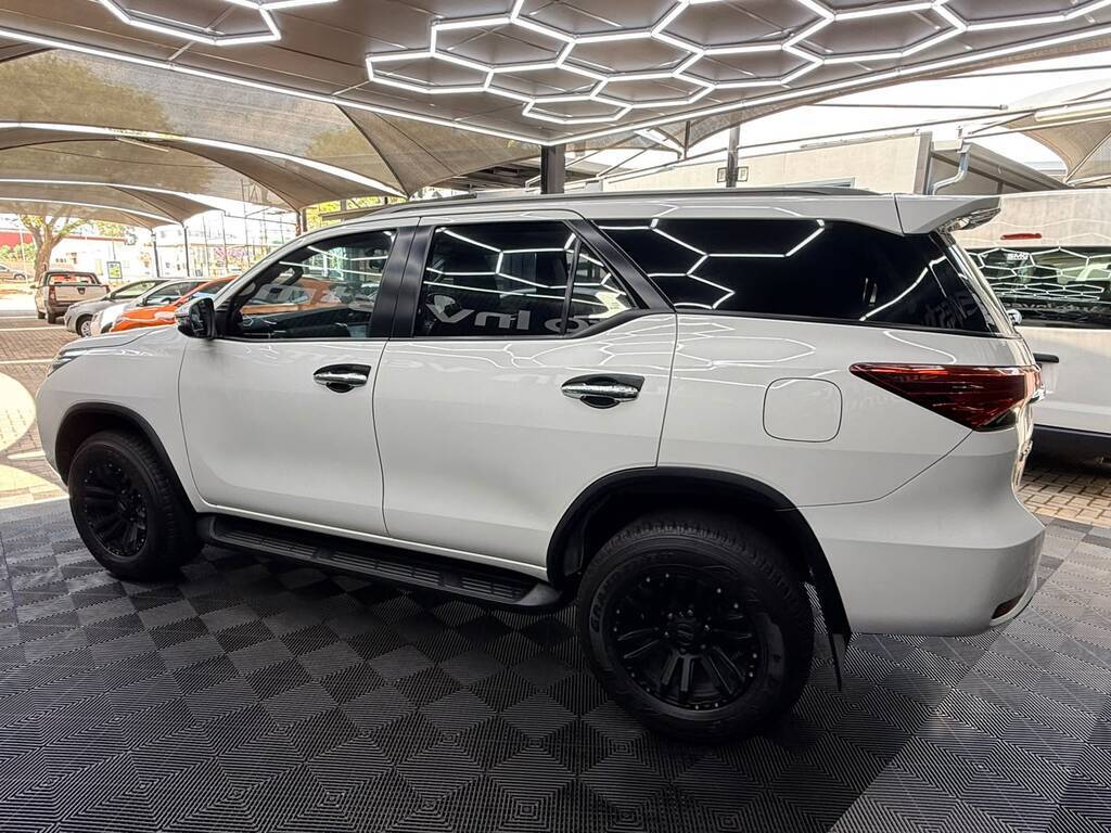 TOYOTA FORTUNER FORTUNER 2.4GD-6 R/B A/T - 12