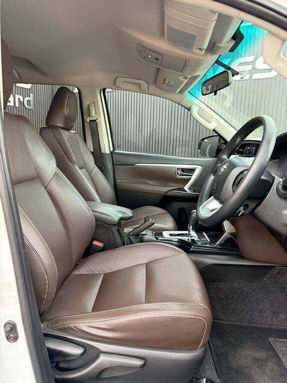 TOYOTA FORTUNER FORTUNER 2.4GD-6 R/B A/T - 17