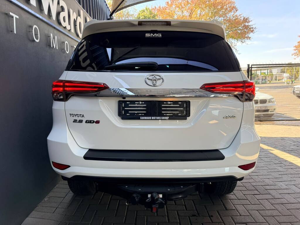 TOYOTA FORTUNER FORTUNER 2.8GD-6 4X4 A/T - 12