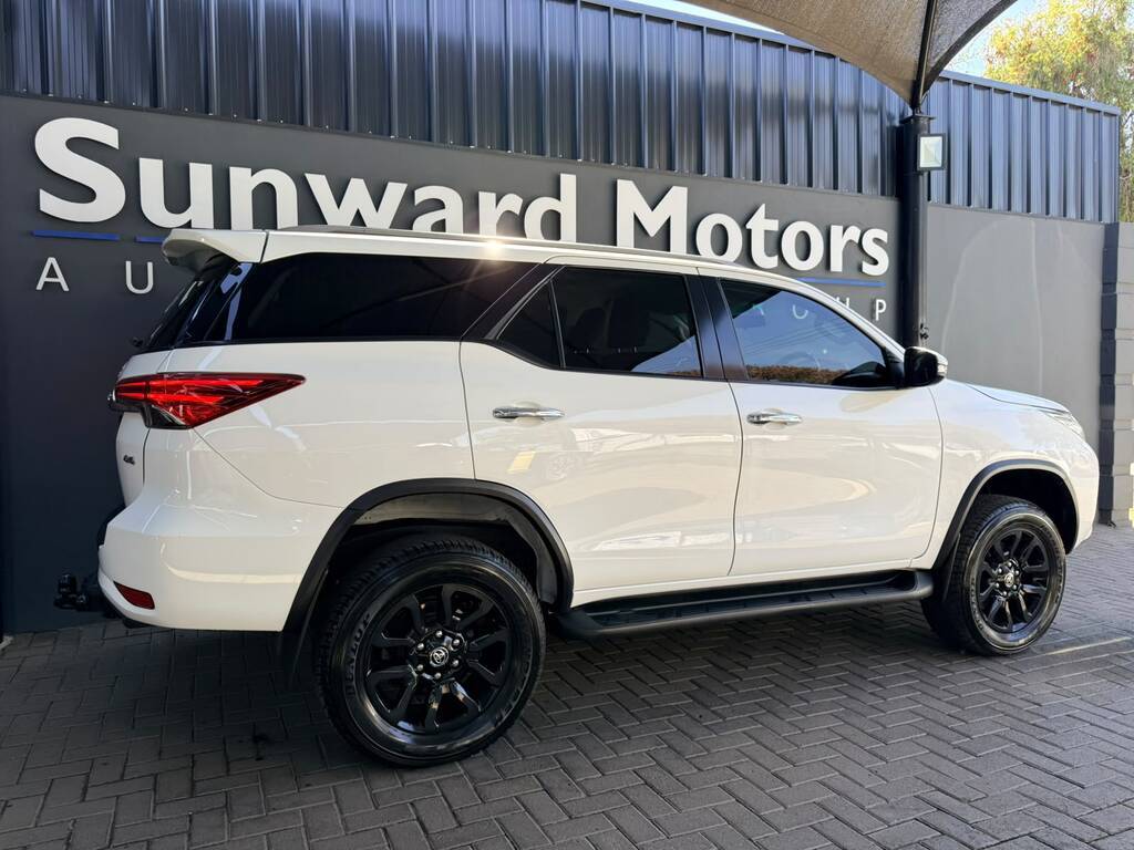 TOYOTA FORTUNER FORTUNER 2.8GD-6 4X4 A/T - 2
