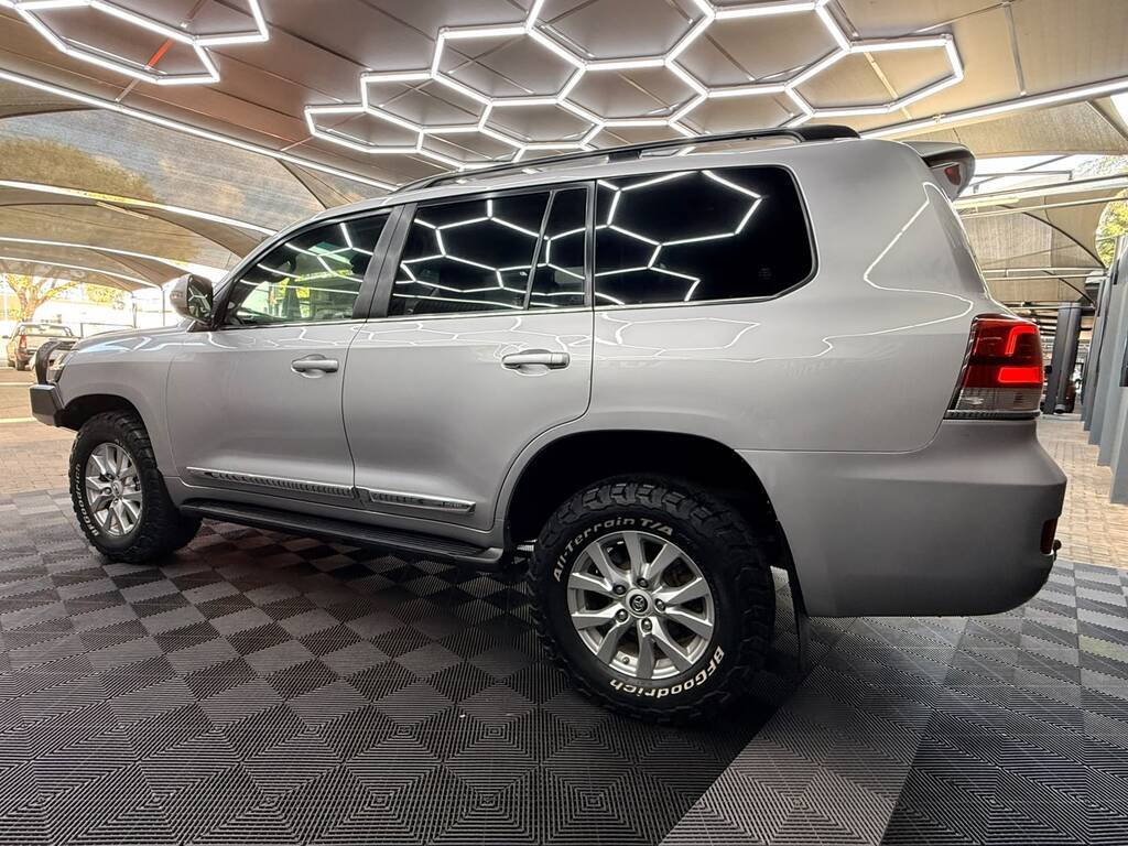 TOYOTA LAND CRUISER LAND CRUISER 200 V8 4.5D VX-R A/T - 17