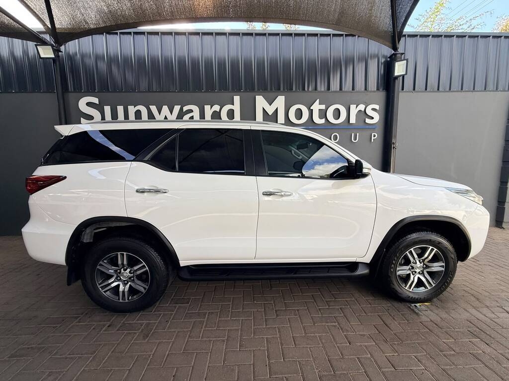 TOYOTA FORTUNER FORTUNER 2.4GD-6 R/B A/T - 14