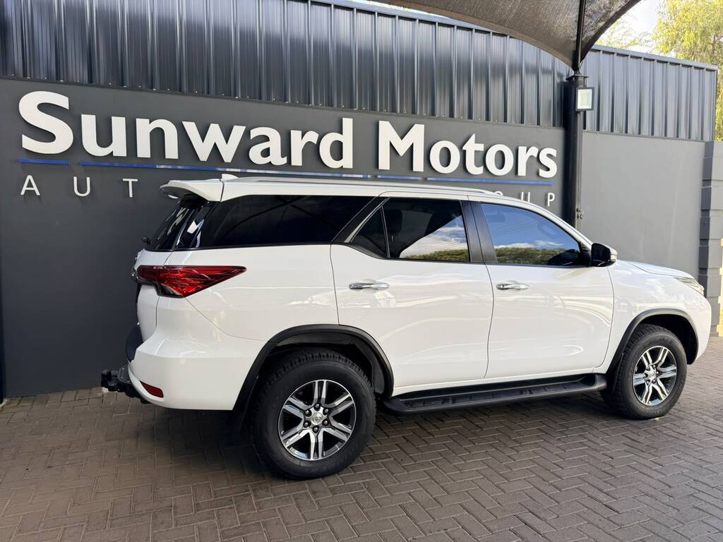 TOYOTA FORTUNER FORTUNER 2.4GD-6 R/B A/T - 2